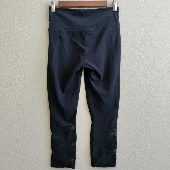 Athleta | Mantra High Rise Capri Mesh Panels Pants Size S - Picture 5 of 16